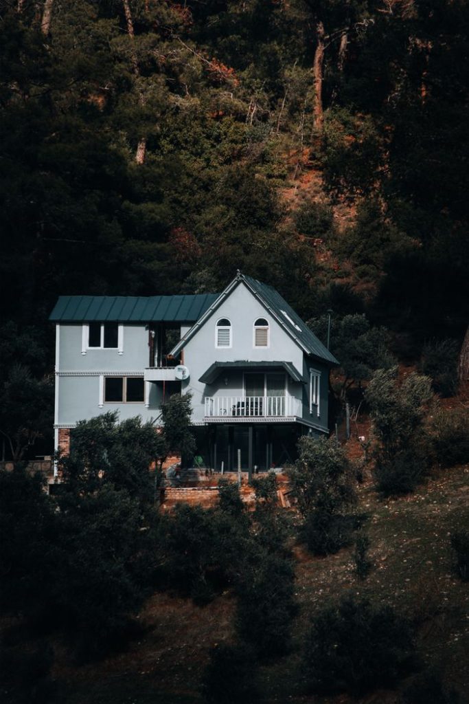 A picturesque house surrounded by lush forest in Kemalpaşa, İzmir, Turkey.
